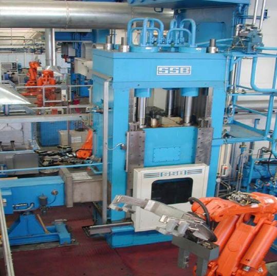 Rotationsschmiedepresse Modell RFP 350 im Einsatz beim Kunden