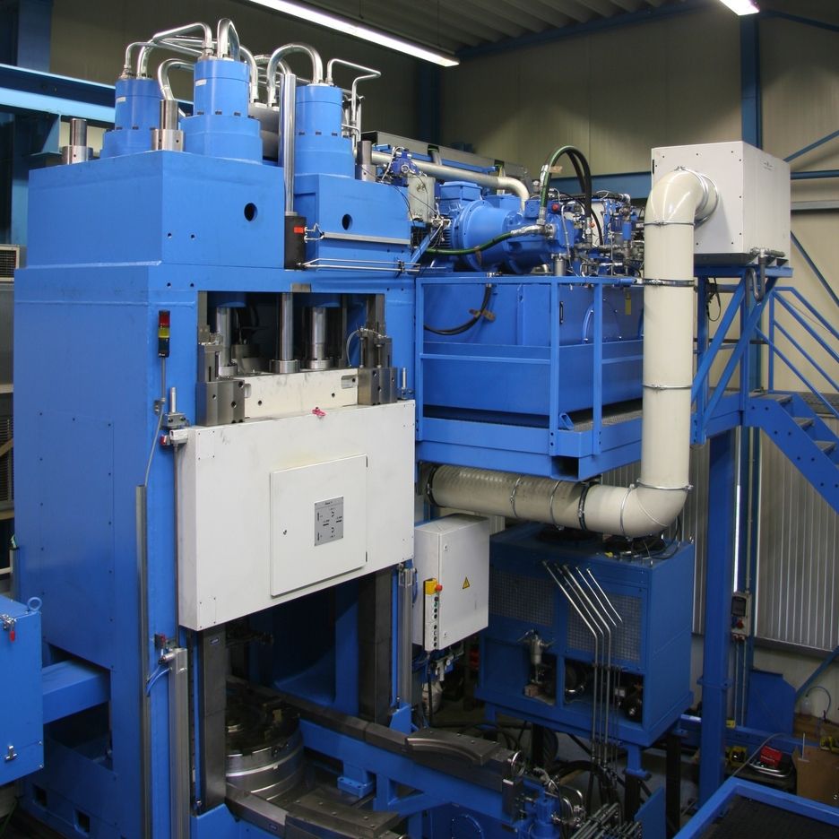 Rotationsschmiedepresse Modell RFP 350 zum Schmieden von Alu-Rad Rohlingen